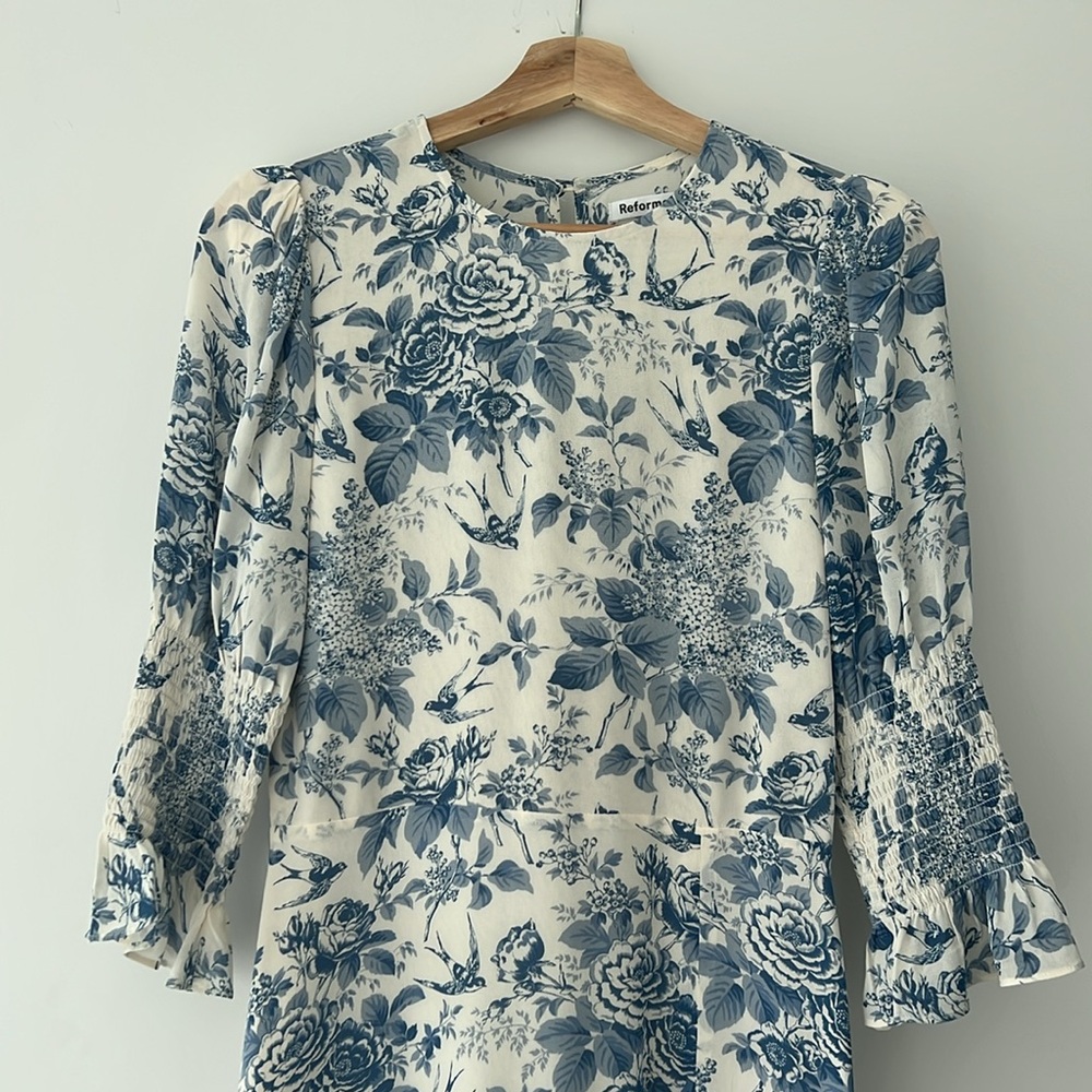 Reformation Carolena Dress in Pompadour, Blue and White Floral Long Sleeve - Picture 6 of 14